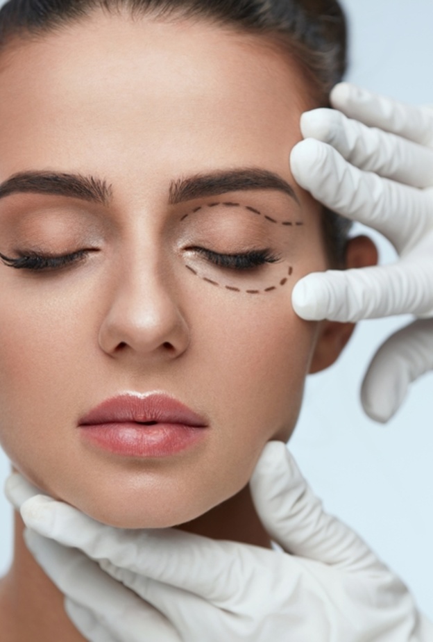  تخلصي من ترهلات العين والحاحب من خلال عملية رفع الحواجب