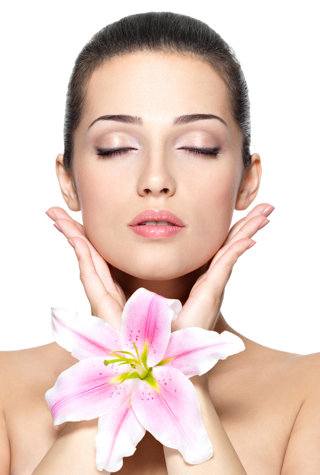 فوائد ماء الورد للوجه والشعر وطريقة استخدامه