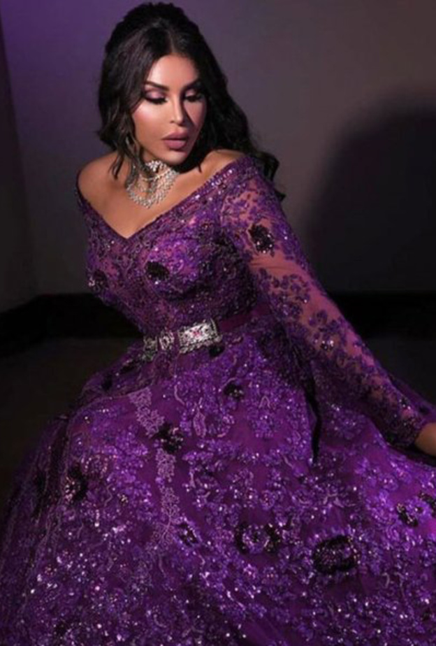 احلام بفستان مزيّن بالشك من تصميم زهير مراد