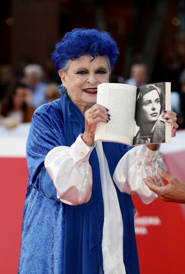 لوتشيا بوسيه 