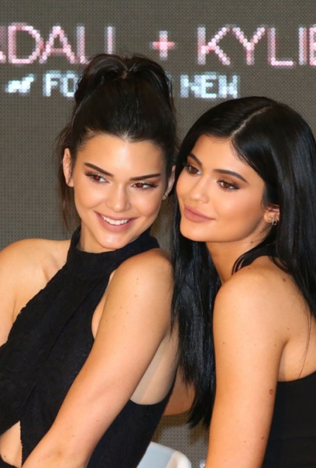 صور أهم عمليات تجميل النجمات كيندال وكايلي جينر