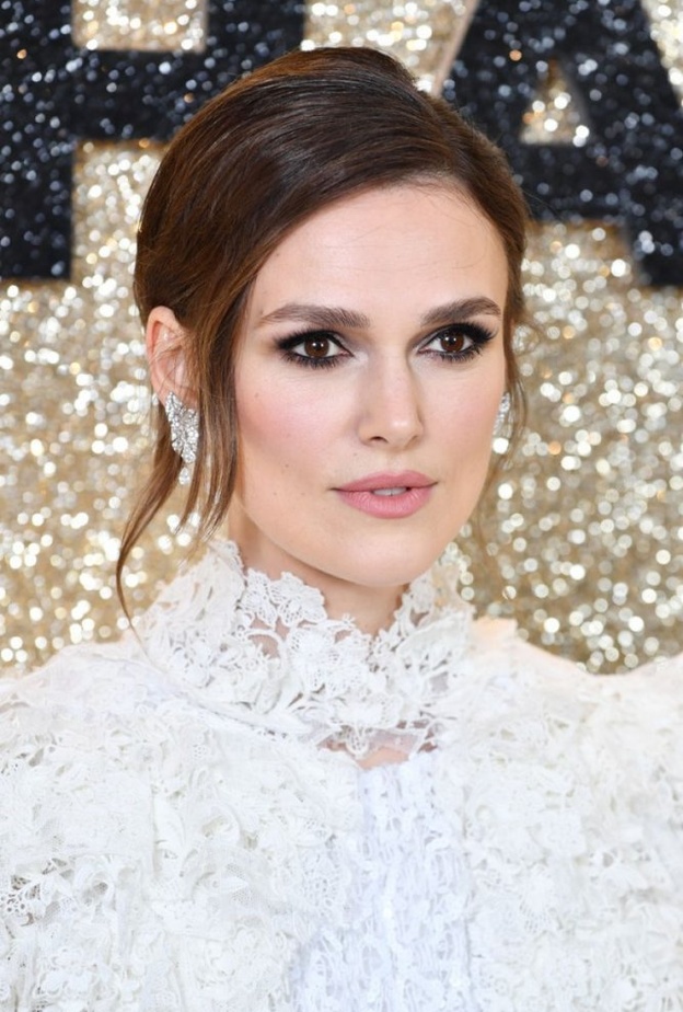 استوحي إطلالات الجمال من كيرا نايتلي