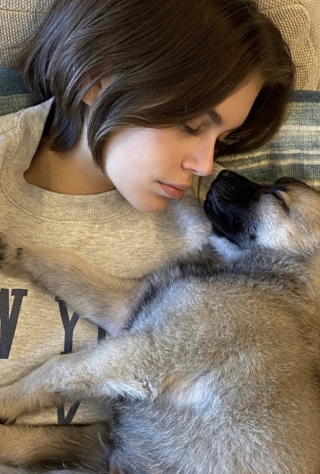 نشرت كايا جربر صورة لطيفة لها في المنزل