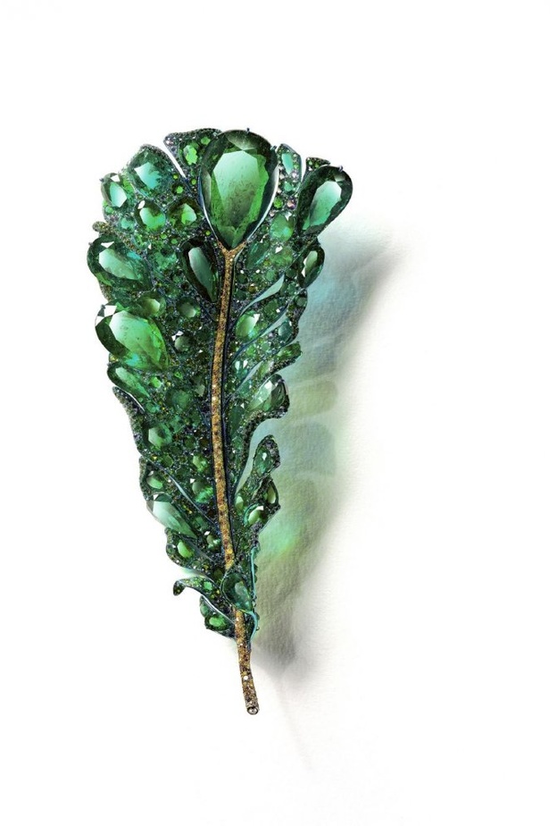 بروش الريشة الخضراء Green Plumule Brooch التحفة الثانية من مجموعة Black Label Masterpiece لعام 2020