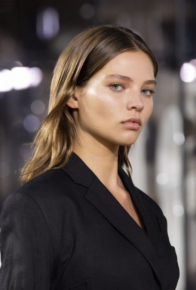 رسمات المكياج الطبيعي والمات من Burberry