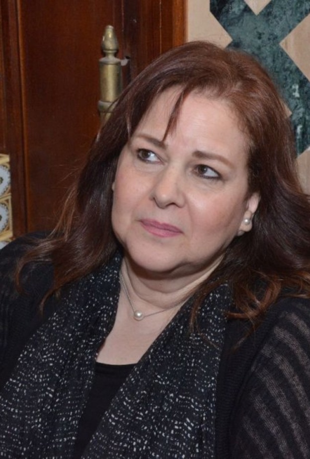 الفنانة دلال عبد العزيز