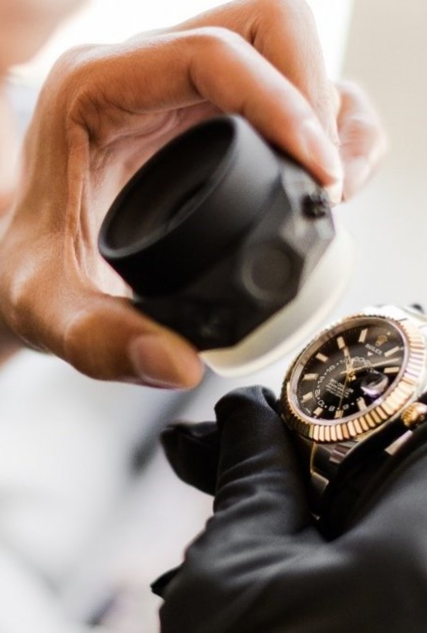 ساعات أصلية للبيع مع ضمان لدى WatchBox