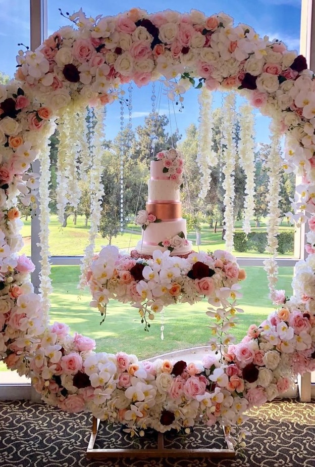 كيكة الزفاف المعلقة