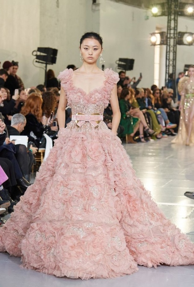 فستان زفاف وردي