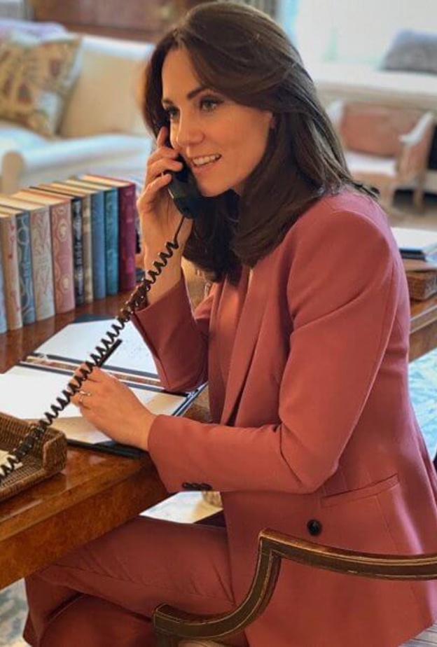 كيت ميدليتون تواصل عملها من الحجر المنزلي