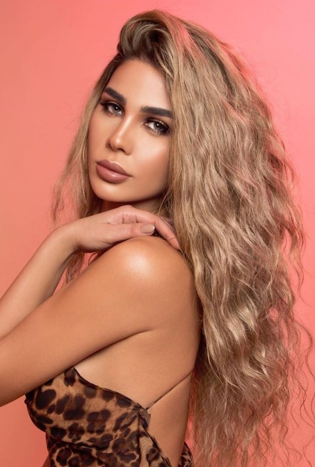 أبرز صبغات شعر التي اعتمدتها المدونة فرح عبدالعزيز