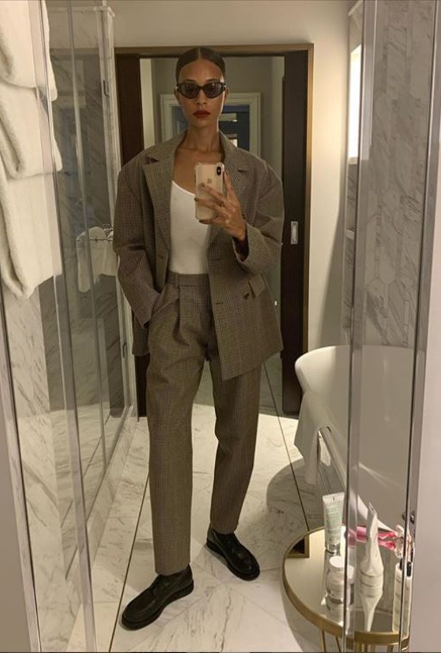 TyLynn Nguyen بتصميم البدلة الرسمية الأنيقة