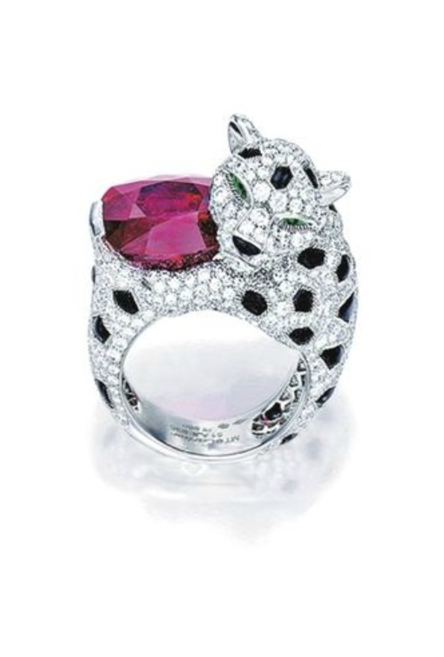  حاتم فاخر من مجموعة Panthere De Cartier مزدان بحجر ياقوت وردي نادر