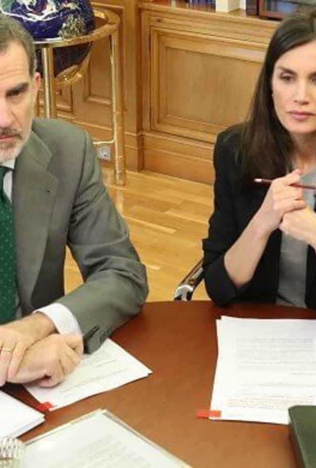 ملك وملكة إسبانيا يعقدان اجتماع رقمي مع ممثلي الصليب الأحمر في إسبانيا