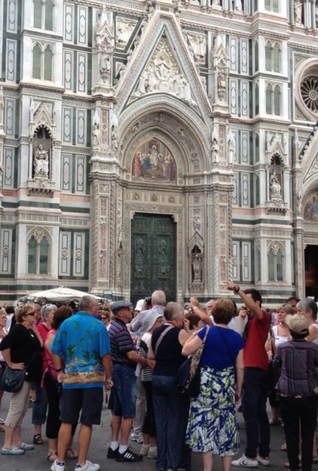 ساحة بيازا دومو من أهم مناطق السياحة في فلورنسا