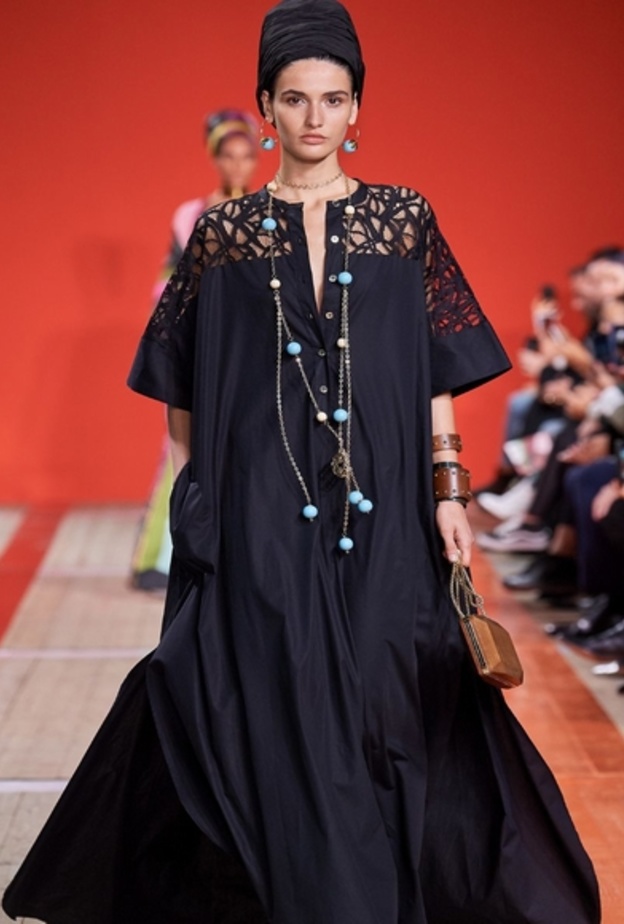 Elie Saab لوك شرقي أسود