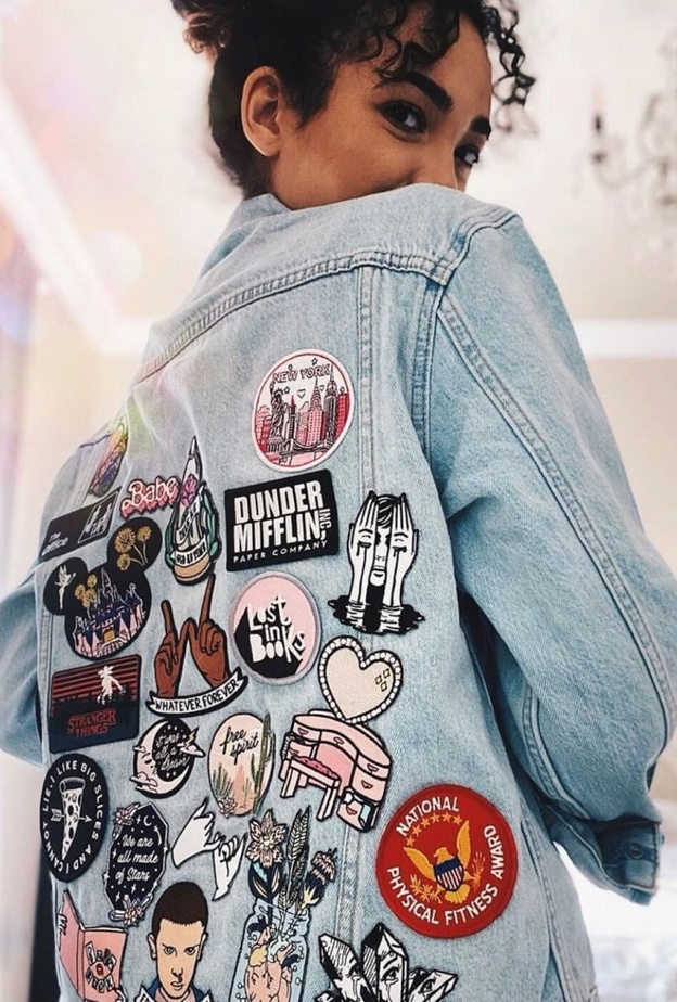 زيني جاكيت جينز بملصقات خاصة او قطع قماش