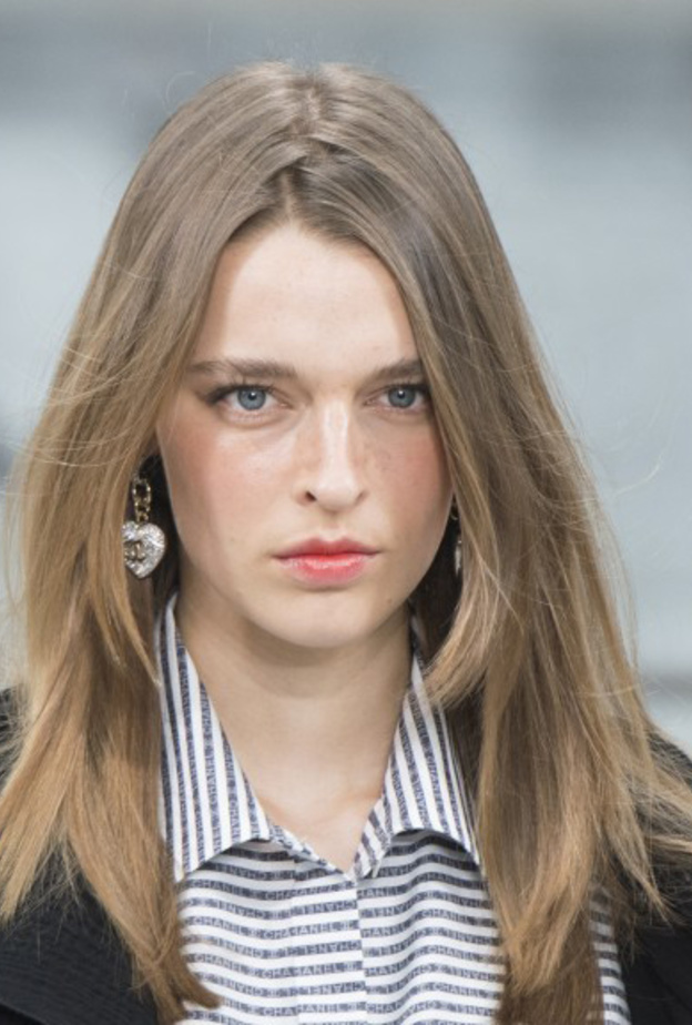 تسريحات شعر صيف 2020 كاري من Paco Rabanne