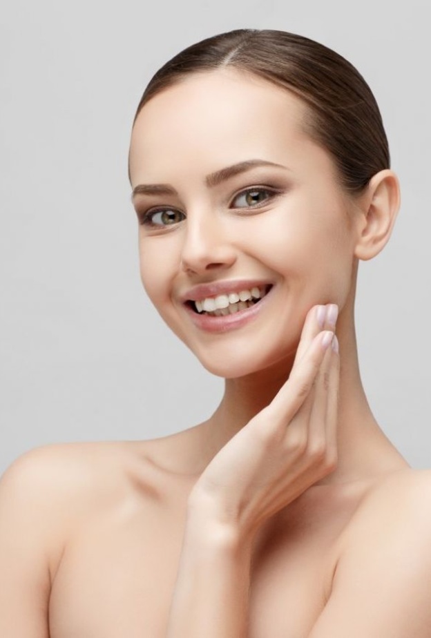 فوائد ماسك حليب البودرة وماء الورد للوجه في الحجر المنزلي