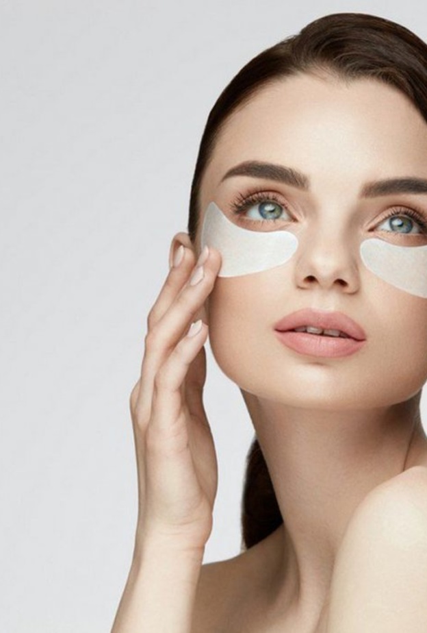 خلطات طبيعية لعلاج التجاعيد والجفاف حول العينين