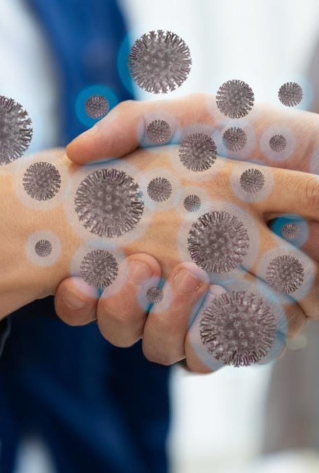  المصافحة ممنوعة بين العائلتين خلال الزيارة