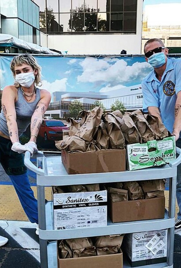 مايلي سايرس و كودي سيمبسون 