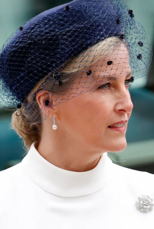 كونتيسة وسكس توجه رسالة ملهمة للنساء في أزمة كورونا