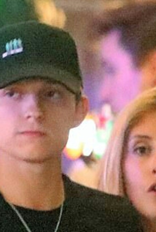 توم هولاند و صديقته 