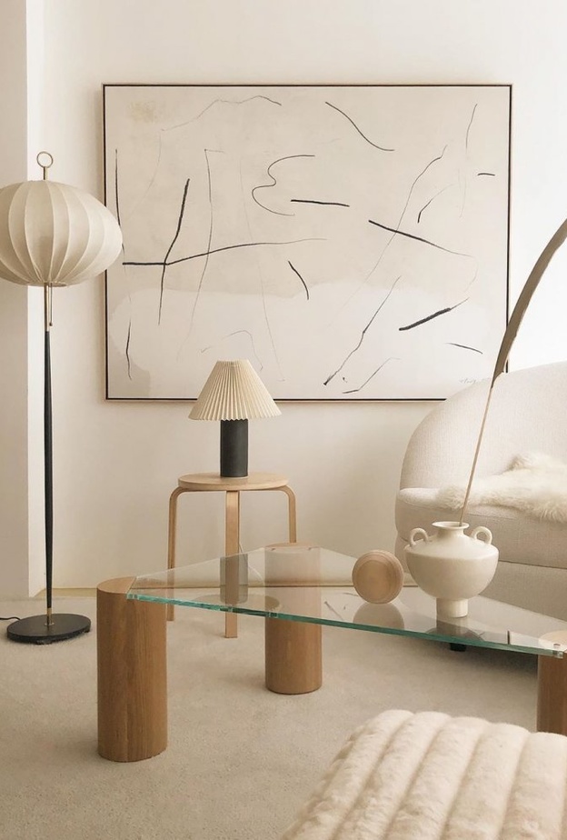  البيج مع الخشب في ديكور غر فة معيشة أنيقة وعصرية