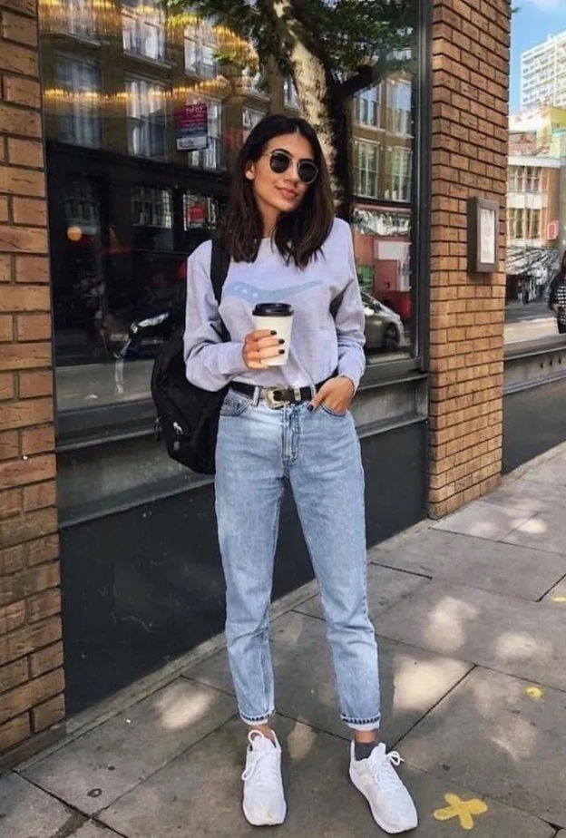  لوك شبابي مريح في الجينز البويفرند