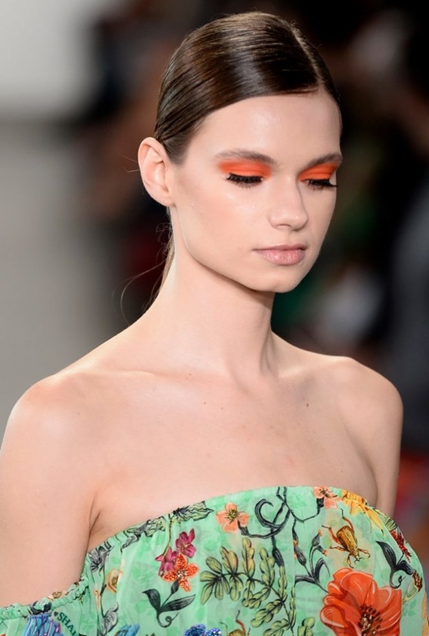  رسمات مكياج عيون باللون المرجاني السموكي من Kyle & Shahida