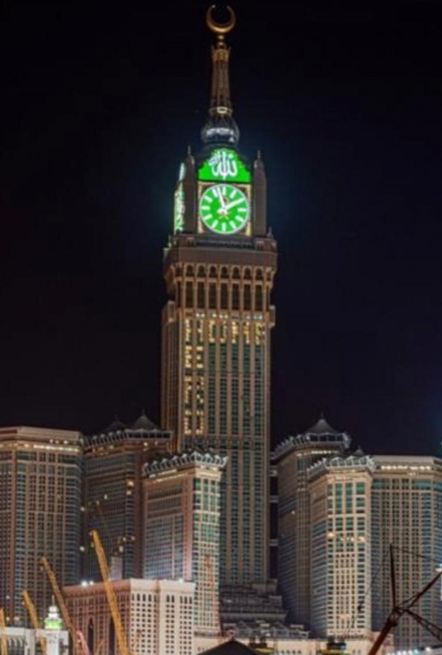 إضاءة ساعة مكة فيرمونت دعماَ لأبطال الوطن