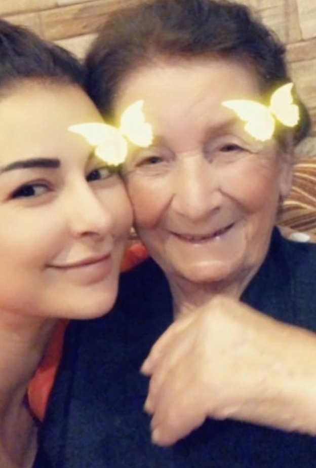 ماغي بو غصن تنشر الإيجابية لمتابعيها مع أقوال جدتها البالغة من العمر 103 عام