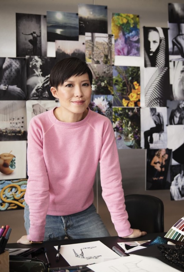 جيمي تشو تطلق مبادرة لرسم تصاميم الأحذية