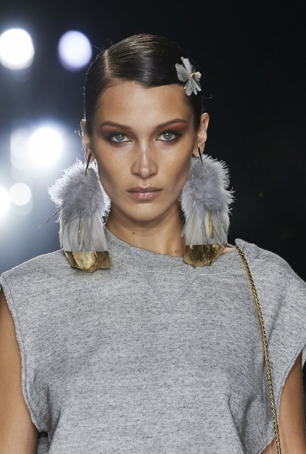 مكياج سموكي باللون البرونزي البراق والساحر من Tom Ford