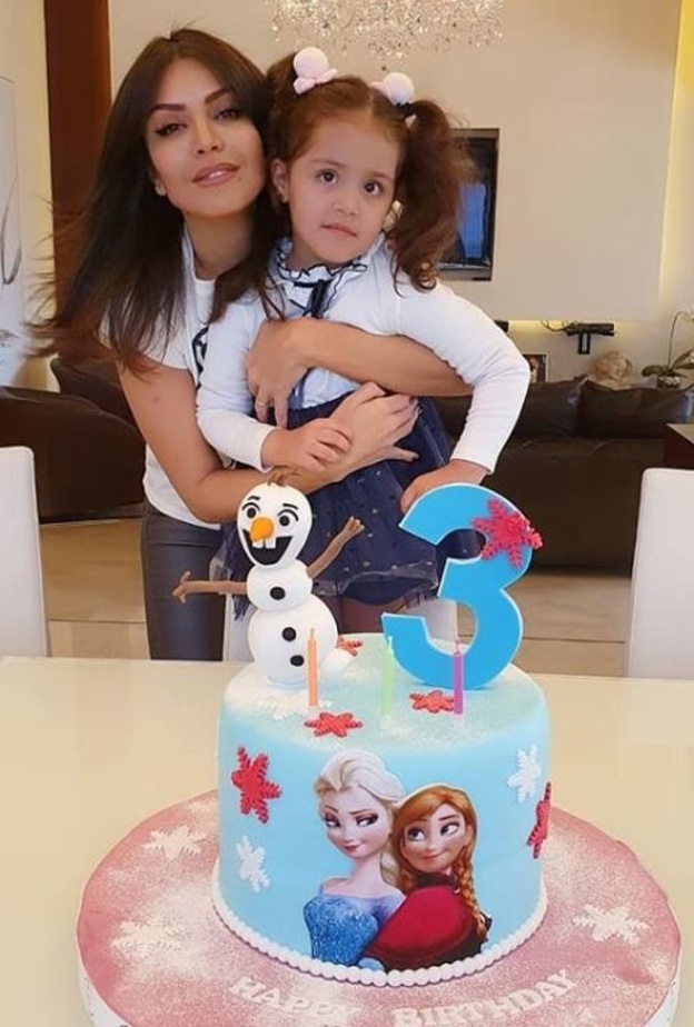 أمل بشوشة إحتفلت بعيد ميلاد إبنتها