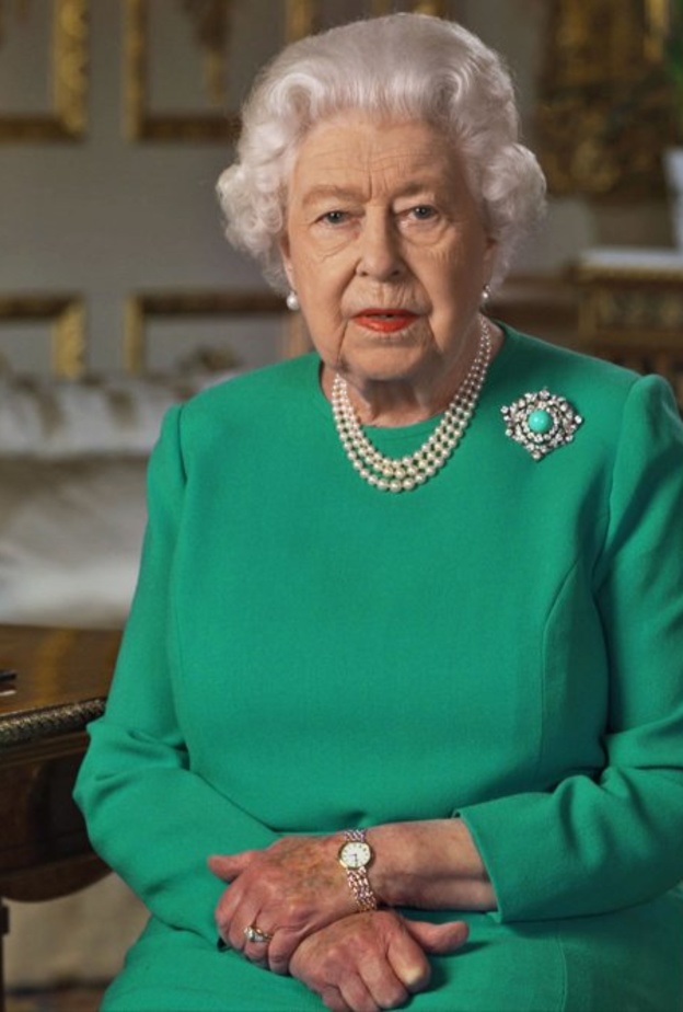 كيف استطاعت الملكة إليزابيث تصوير خطابها مع الحفاظ على آمنها من خطر الإصابة بالكورونا؟