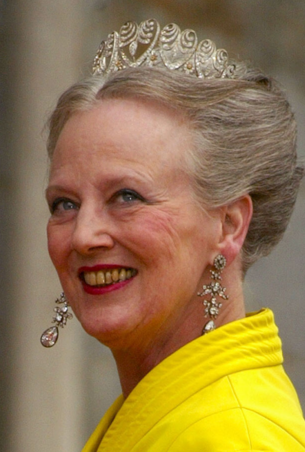 تعرف على أجمل التيجان التي تزينت بها الملكة مارغريت الثانية والأميرة ماري 