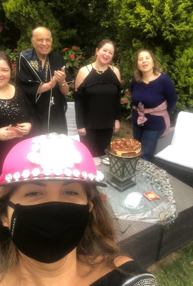 مي نور الشريف تحتفل بعيد ميلادها