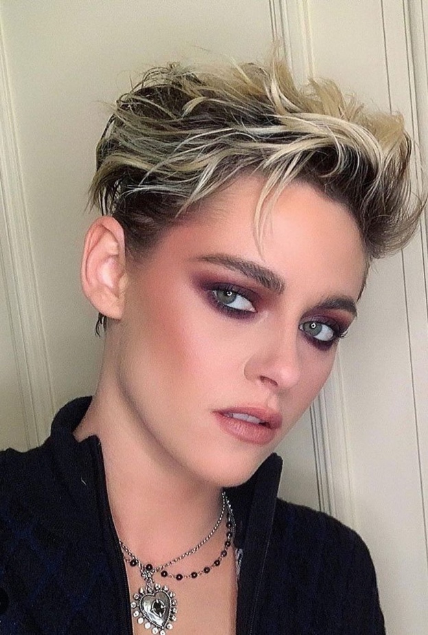 تعتمد  Kristen Stewart على رموشها الطبيعية