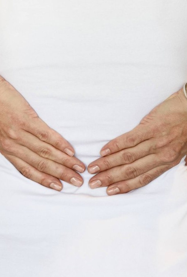 تمارين لتخفيف آلام الظهر بسبب الجلوس طويلا اثناء الحجر المنزلي