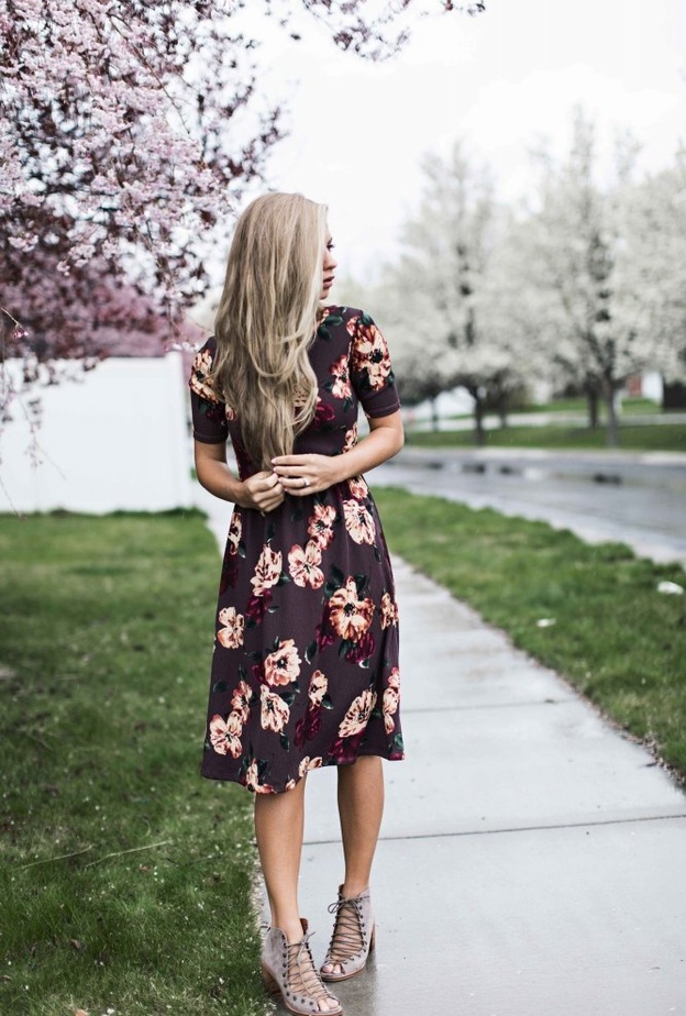 فساتين بنقشة الورود