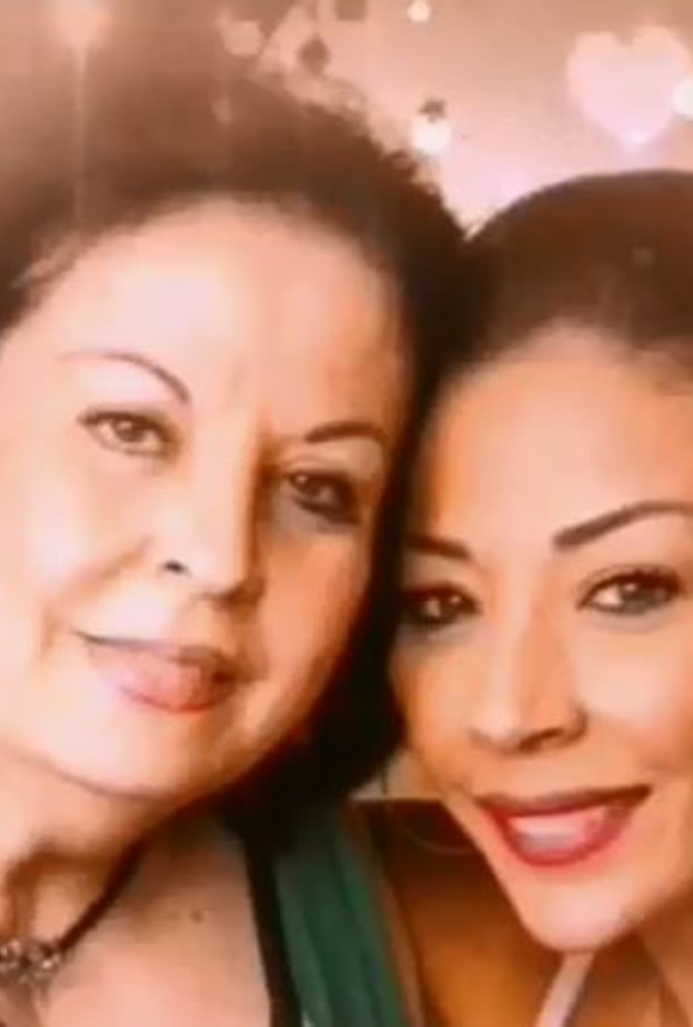 رولا شامية ووالدتها 