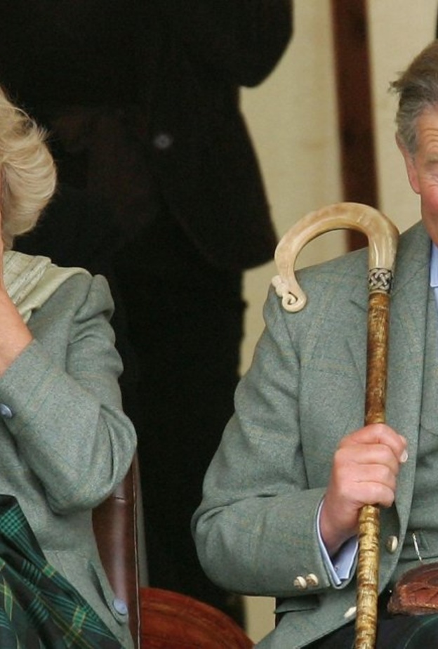 تشارلز الضاحك مع كاميلا.. الحزين مع ديانا