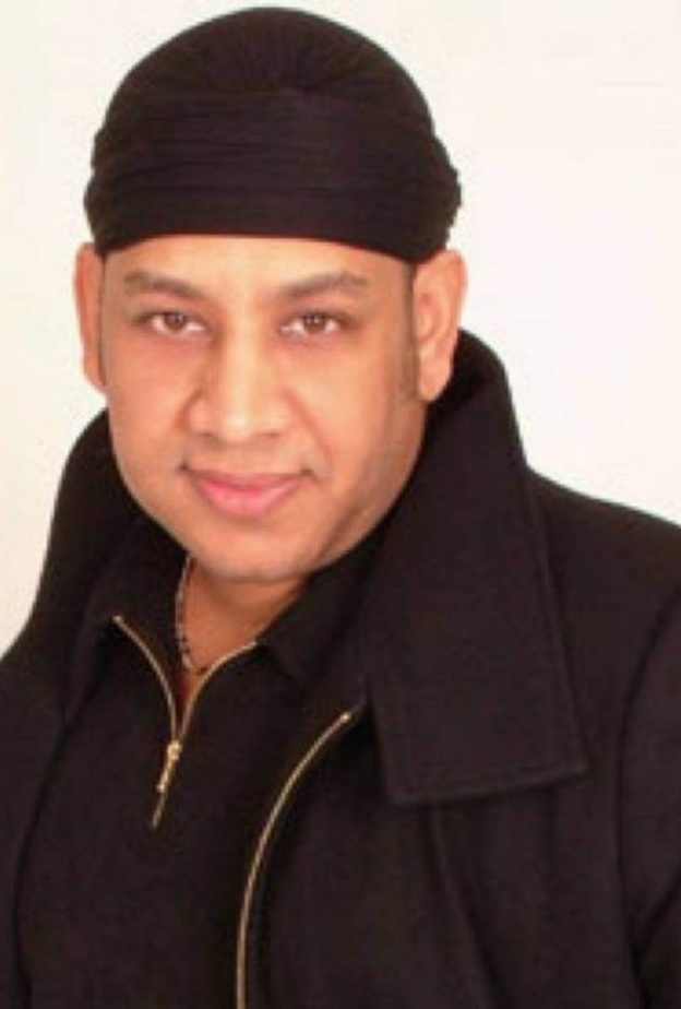 عصام كاريكا