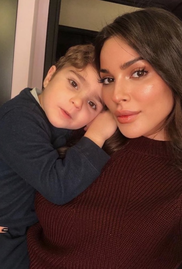 نادين نسيب نجيم تنشر صورة لطيفة مع ابنها
