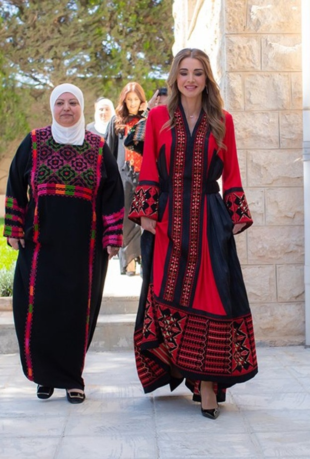 اجمل عبايات الملكة رانيا لتتألقي بها في رمضان 2020
