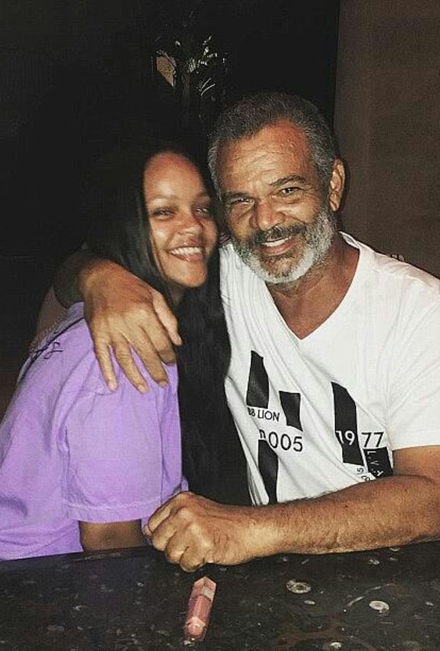 ريهانا و والدها 