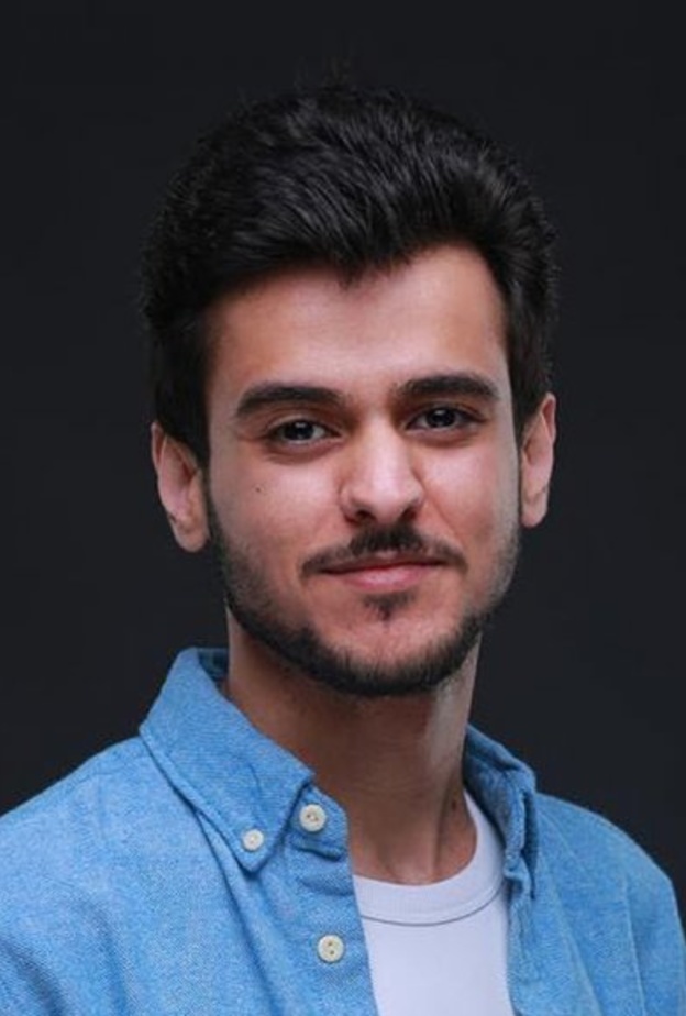 المطرب عايض