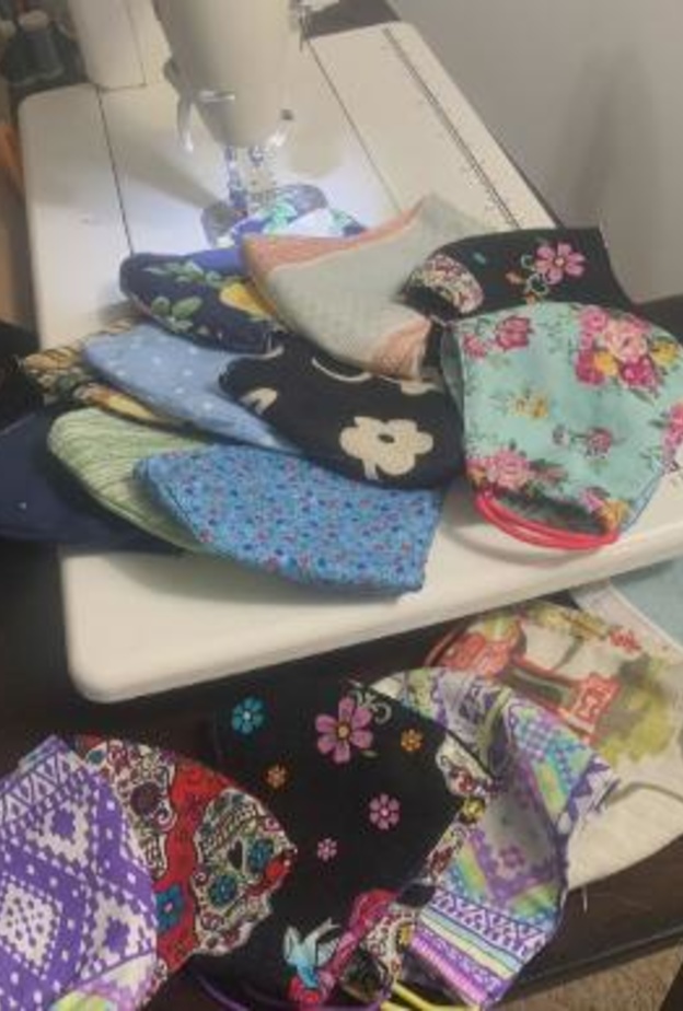  صنعت عروس المستقبل 400 كمامة خلال اسبوع واحد